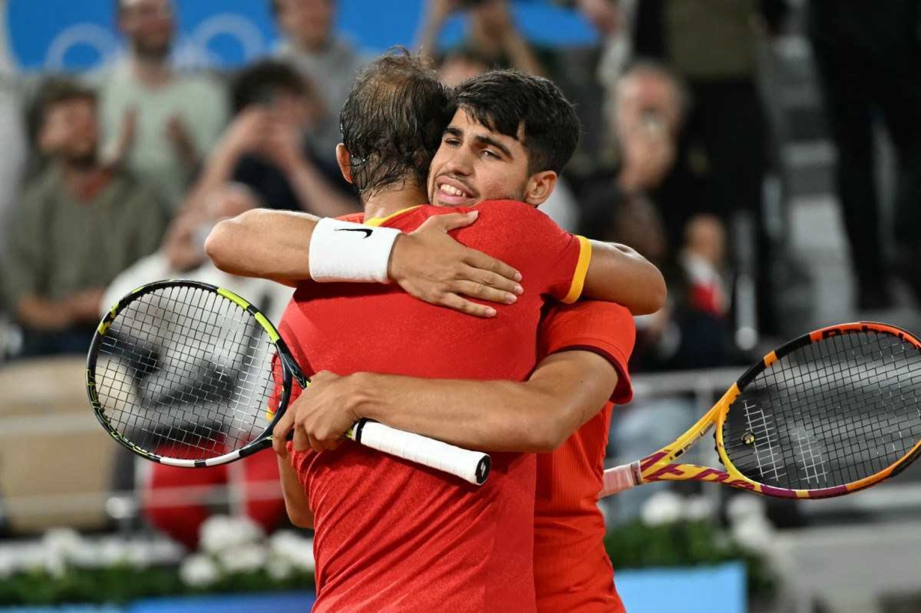 Regidos pela torcida, Alcaraz e Nadal avançam em Paris-2024