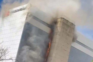 Incêndio atinge prédio da OAB na manhã deste sábado (27/7) -  (crédito: Reprodução)