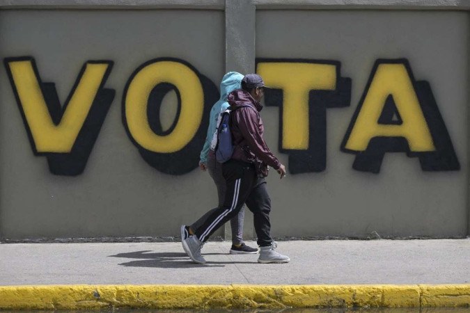 Independentemente de quem vença as eleições na Venezuela, o governo brasileiro precisa envidar esforços para que o valor da democracia se perpetue no país vizinho
 -  (crédito:  AFP)