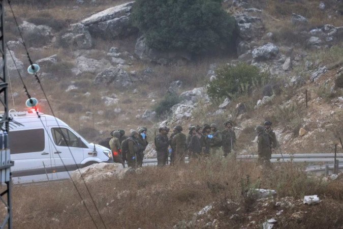 As Forças de Defesa de Israel (FDI) disseram que um foguete caiu na área de Majdal Shams, em um campo de futebol -  (crédito: Jalaa MAREY / AFP)