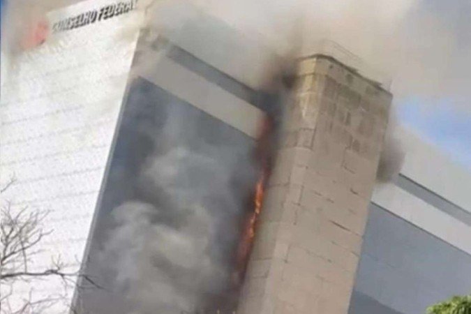 Incêndio atingiu prédio da OAB na manhã deste sábado, em Brasília