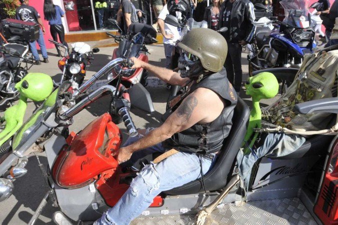  27/07/2024. Crédito: Minervino Júnior/CB/D.A Press. Brasil.  Brasilia - DF. Capital Motoweek último dia e passeio das motos nas ruas de Brasília