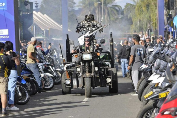  27/07/2024. Crédito: Minervino Júnior/CB/D.A Press. Brasil.  Brasilia - DF. Capital Motoweek último dia e passeio das motos nas ruas de Brasília -  (crédito: Minervino Júnior/CB/D.A.Press)