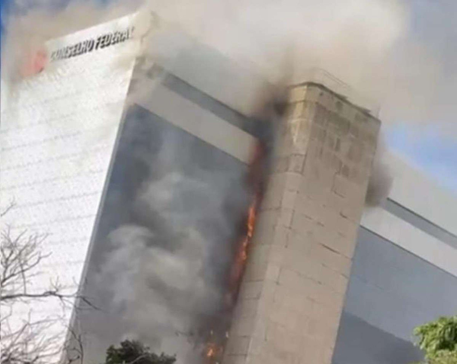 Incêndio atingiu prédio da OAB na manhã deste sábado, em Brasília