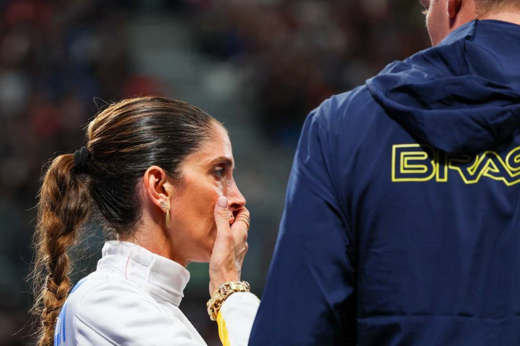 Nathalie Moellhausen, da esgrima, precisou ser atendida durante confronto nas Olimpíadas de Paris 2024