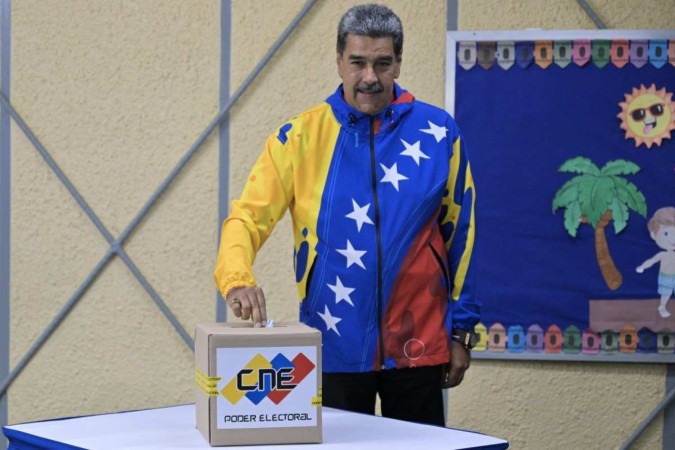 Nicolás Maduro está no poder desde 2013 e enfrenta nove opositores na eleição deste domingo.  -  (crédito: Juan BARRETO / AFP)