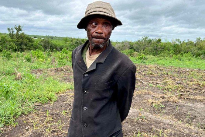 Sidi Jefwa mostra as cicatrizes deixadas no marido pelos ataques -  (crédito: BBC)