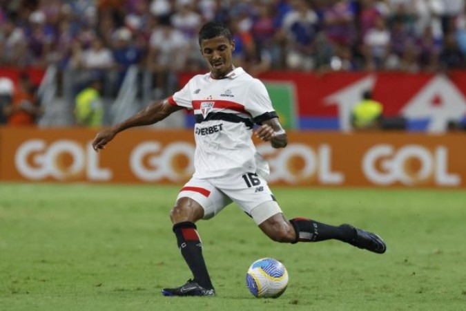 Luiz Gustavo acertou a trave do Fortaleza, mas São Paulo saiu derrotado  -  (crédito: - Foto: Rubens Chiri/São Paulo)