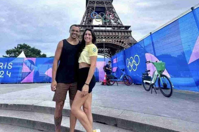 A foto na Torre Eiffel foi usada como prova da infração ao Código de Conduta - (crédito: Reprodução/ Instagram @_anavieeiraa) A foto na Torre Eiffel foi usada como prova da infração ao Código de Conduta - (crédito: Reprodução/ Instagram @_anavieeiraa)