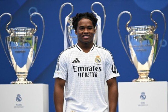 Endrick e sua família durante a apresentação no Real Madrid - (crédito: (Foto: Javier Soriano/AFP via Getty Images)) Endrick e sua família durante a apresentação no Real Madrid - (crédito: (Foto: Javier Soriano/AFP via Getty Images))