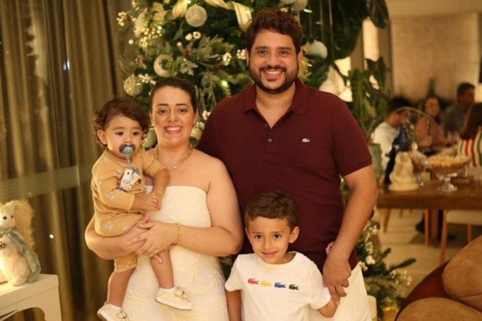 Influenciadora Juliana Perdomo ao lado de sua família -  (crédito: Reprodução/Instagram/@juperdomohome)