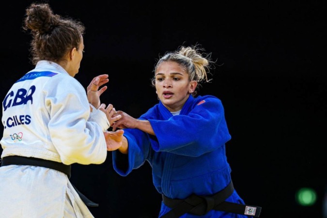 2024.07.28 - Jogos Olímpicos Paris 2024 - Judô feminino - Larissa Pimenta (kimono azul) enfrenta atleta da Grã-Bretanha nas oitavas de final. -  (crédito: Wander Roberto/COB	)