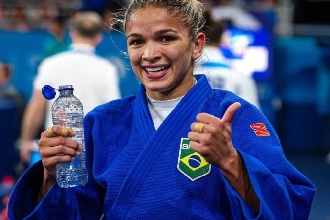 Larissa não escondeu a emoção e contou que durante todas as lutas sua concentração era tanta que não se interessou por saber quem eram suas adversárias -  (crédito:  Wander Roberto/COB)