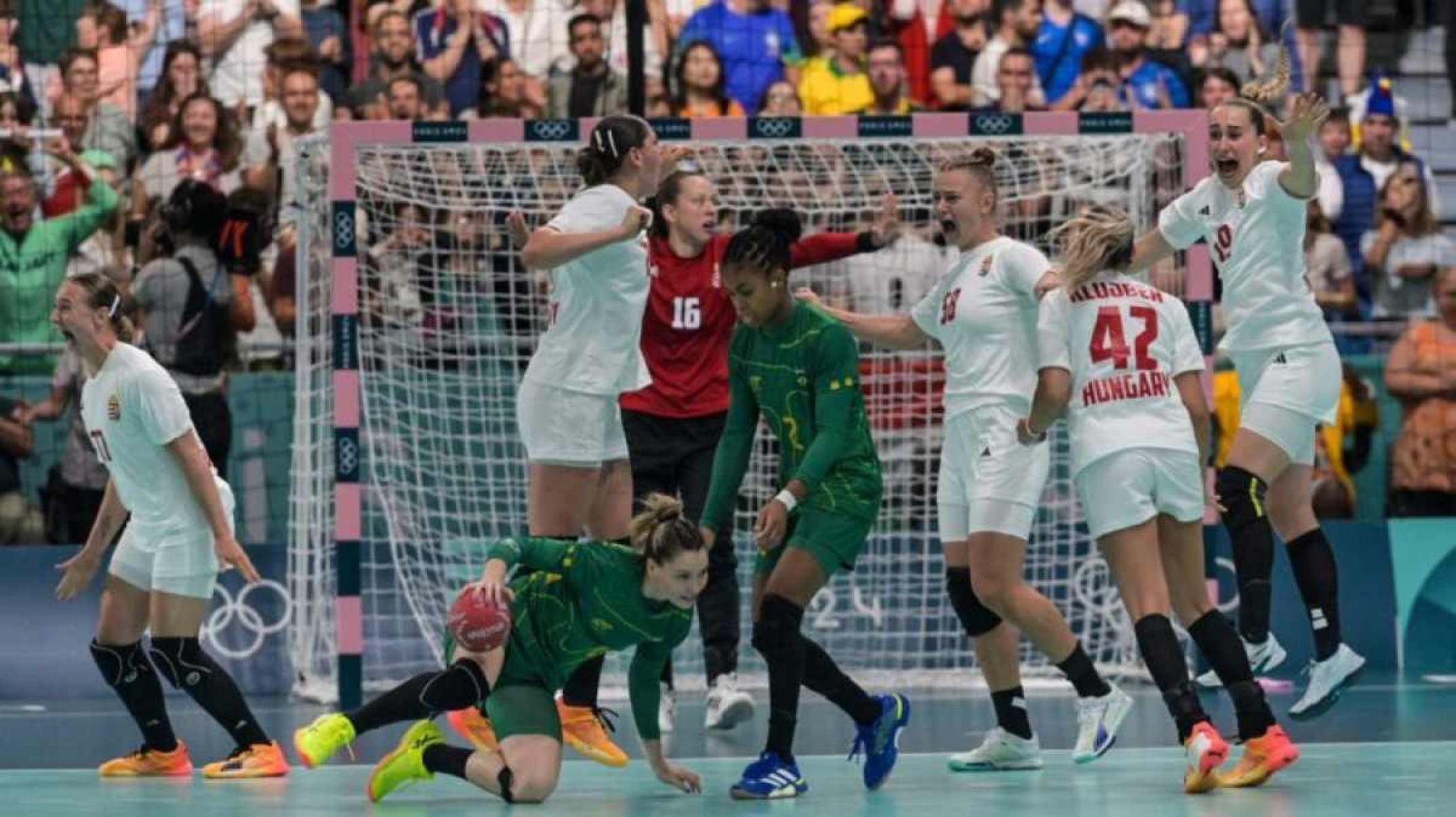 Seleção de handebol toma virada da Hungria no apagar das luzes