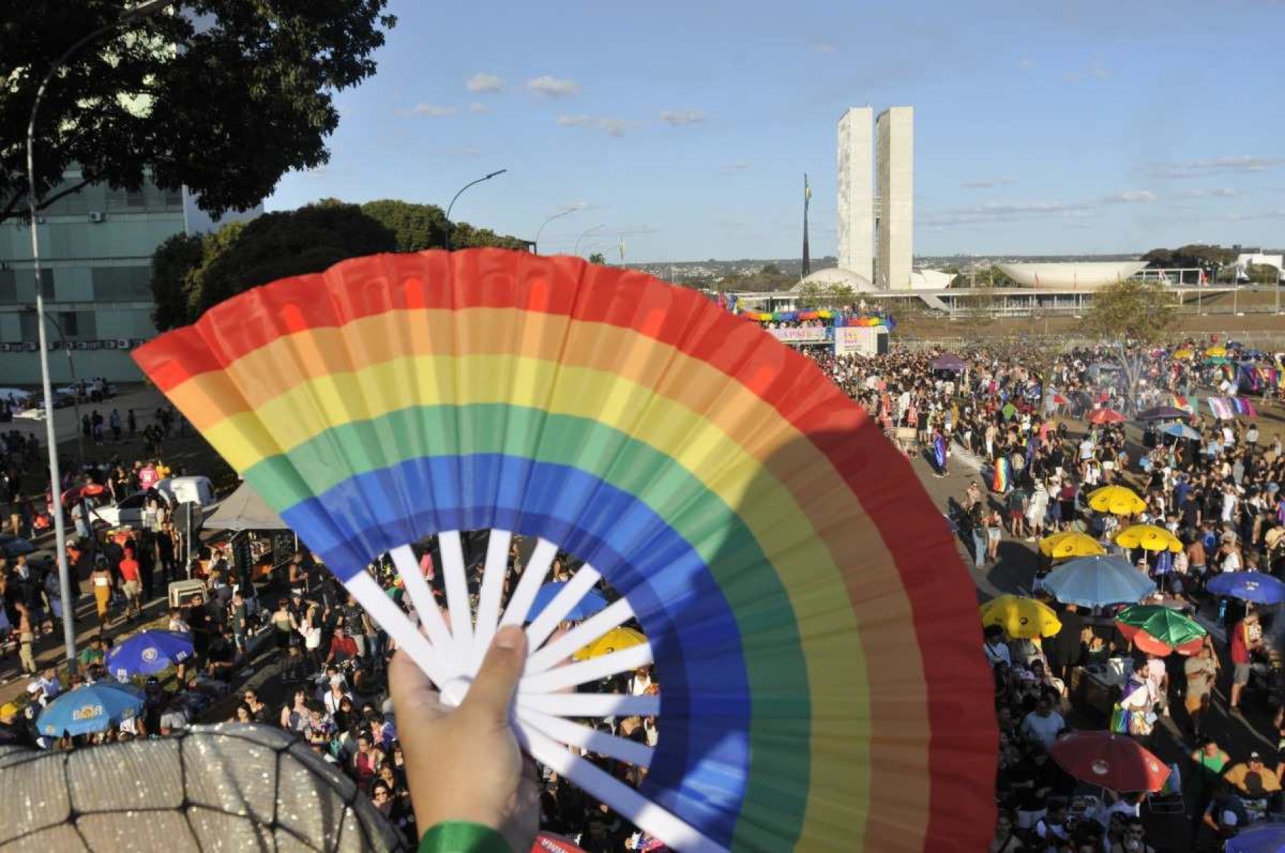  Parada LGBTQIAPN  levou cor e alegria à Esplanada dos Ministérios no domingo