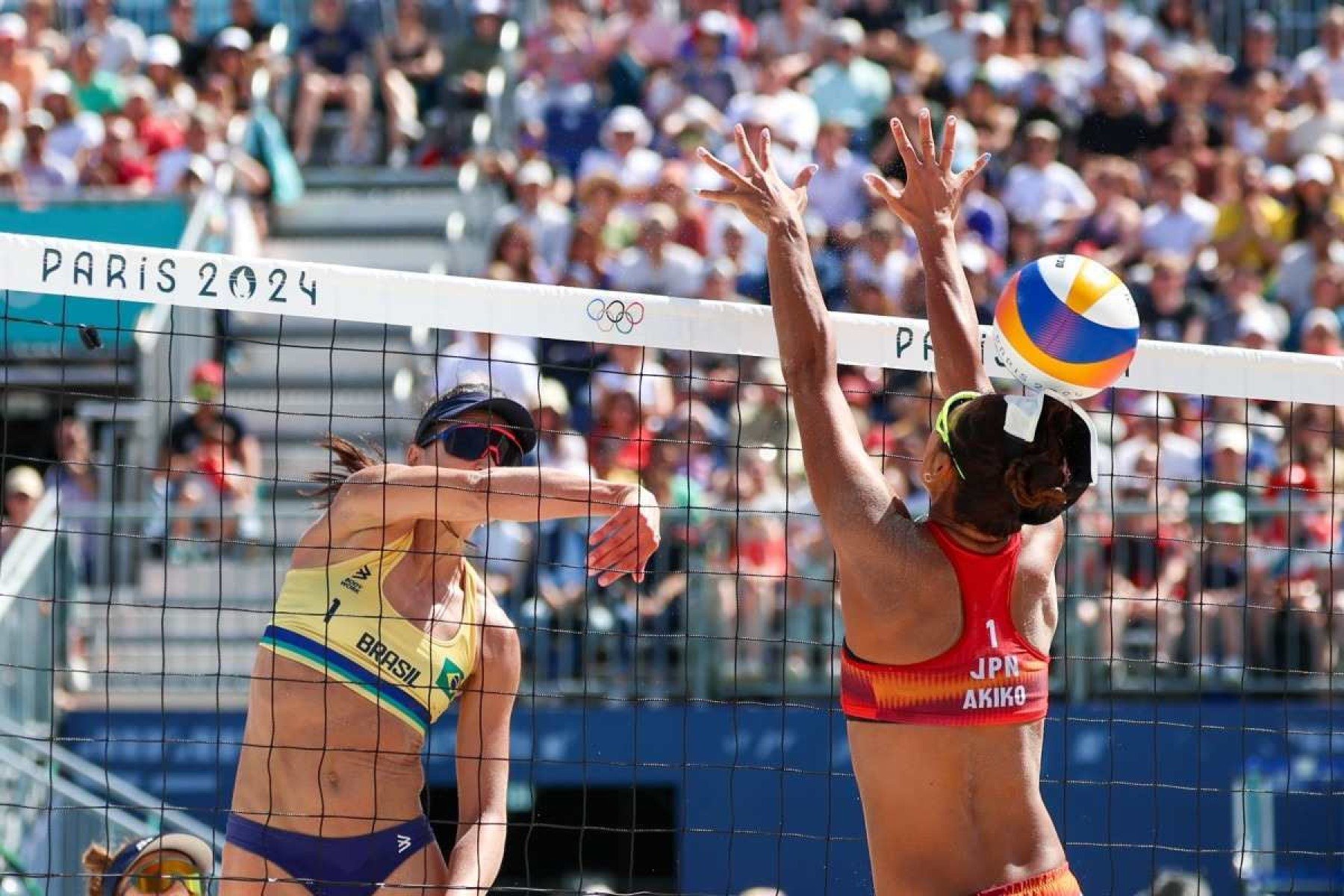 No v&ocirc;lei de praia, Carol Solberb e Barbara Seixas estrearam com vit&oacute;ria
