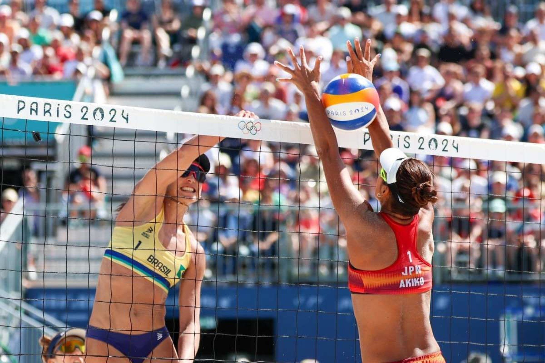 No v&ocirc;lei de praia, Carol Solberb e Barbara Seixas estrearam com vit&oacute;ria