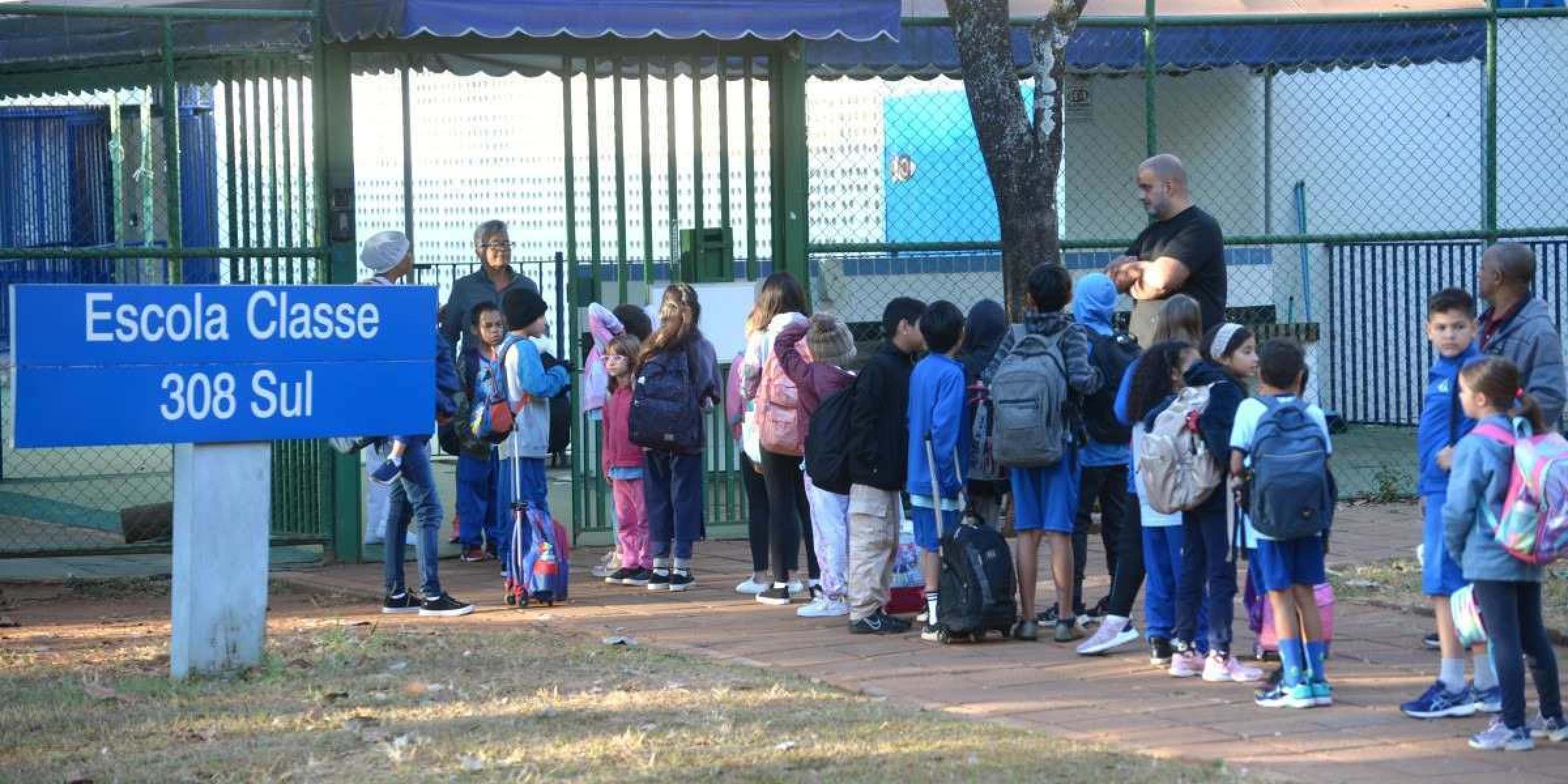 Novos professores marcam volta às aulas na rede pública de ensino