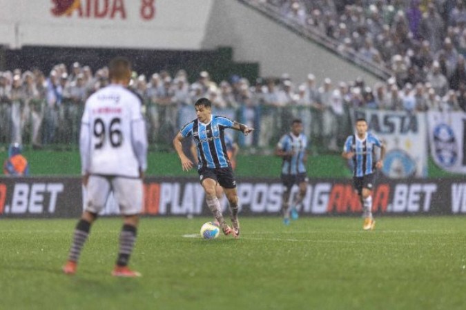 Paulo Henrique (camisa 96) está suspenso e desfalca o Vasco contra o Bragantino -  (crédito: Foto: LIAMARA POLLI/GREMIO FBPA)