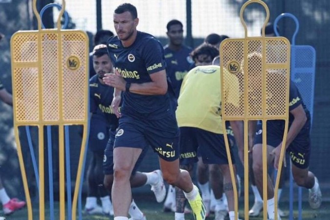 Jogadores do Fenerbahçe durante treinamento da equipe -  (crédito: Foto: Divulgação)