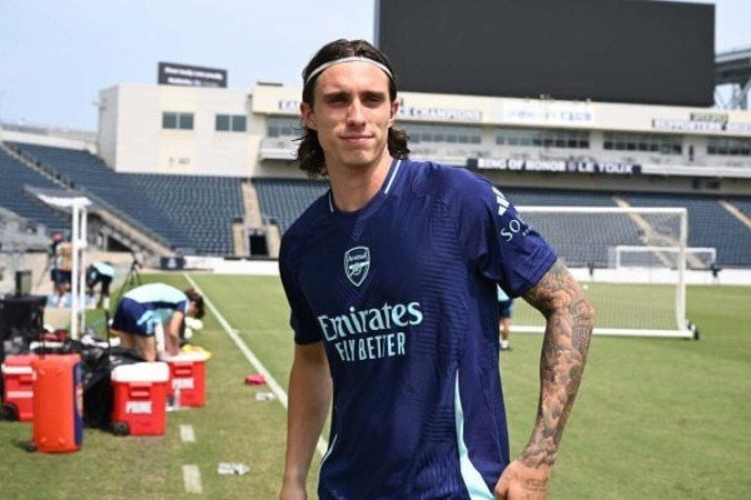 Calafiori em seu primeiro treinamento com a camisa do Arsenal - (crédito: Foto: Divulgação / Arsenal) Calafiori em seu primeiro treinamento com a camisa do Arsenal - (crédito: Foto: Divulgação / Arsenal)