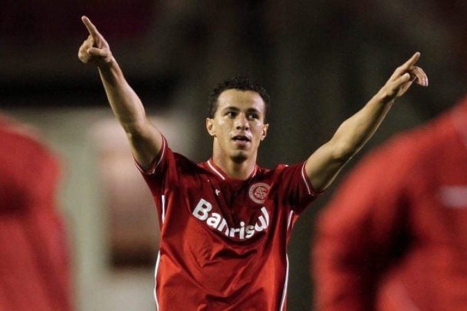 Leandro Damião celebra gol em sua segunda passagem pelo Internacional -  (crédito: Foto: Cris Bouroncle/AFP via Getty Images)