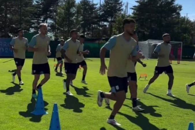 Jogadores da Argentina durante treinamento da equipe -  (crédito: Foto: Reprodução/AFA)