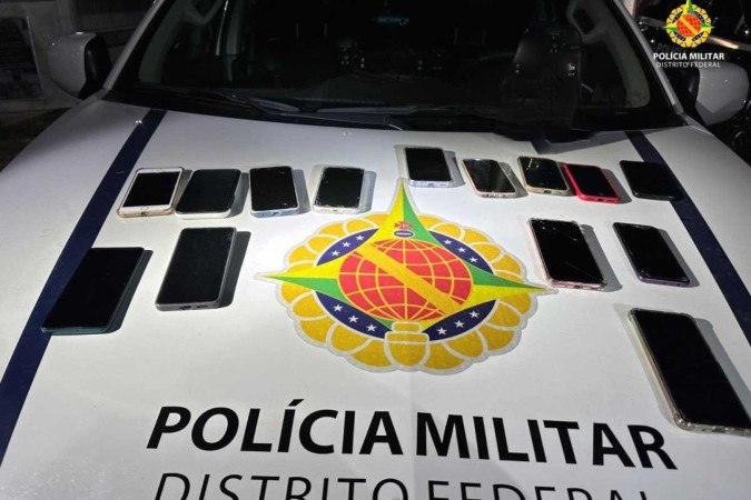 Os policiais encontraram vários celulares furtados  -  (crédito: Divulgação/PMDF )