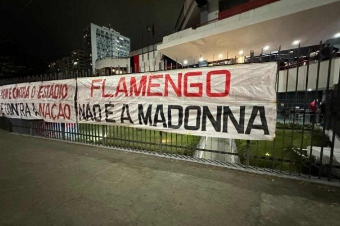 Torcedores do Flamengo marcam presença na Gávea  -  (crédito: Foto: Lucas Bayer / Jogada10)