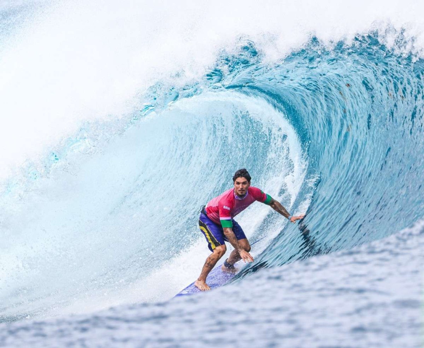 Gabriel Medina pegou um tubo perfeito: 