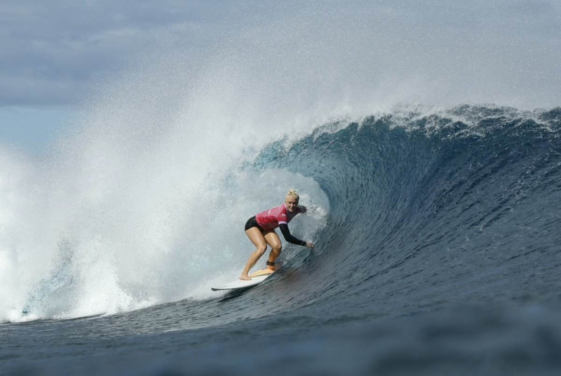 Provas do surfe são adiadas por causa das condições do mar