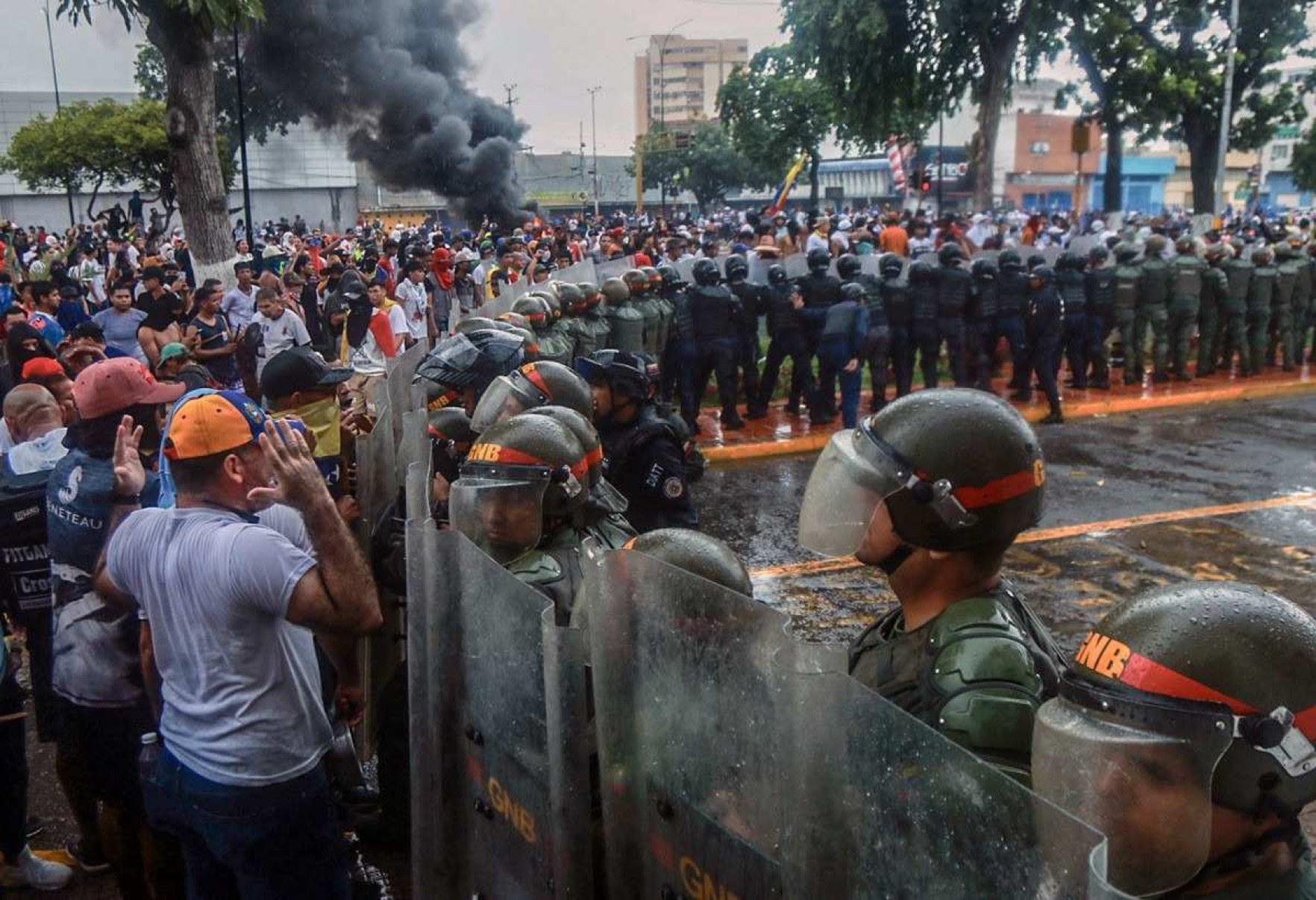 Maduro ordena patrulhas militares e policiais em toda a Venezuela