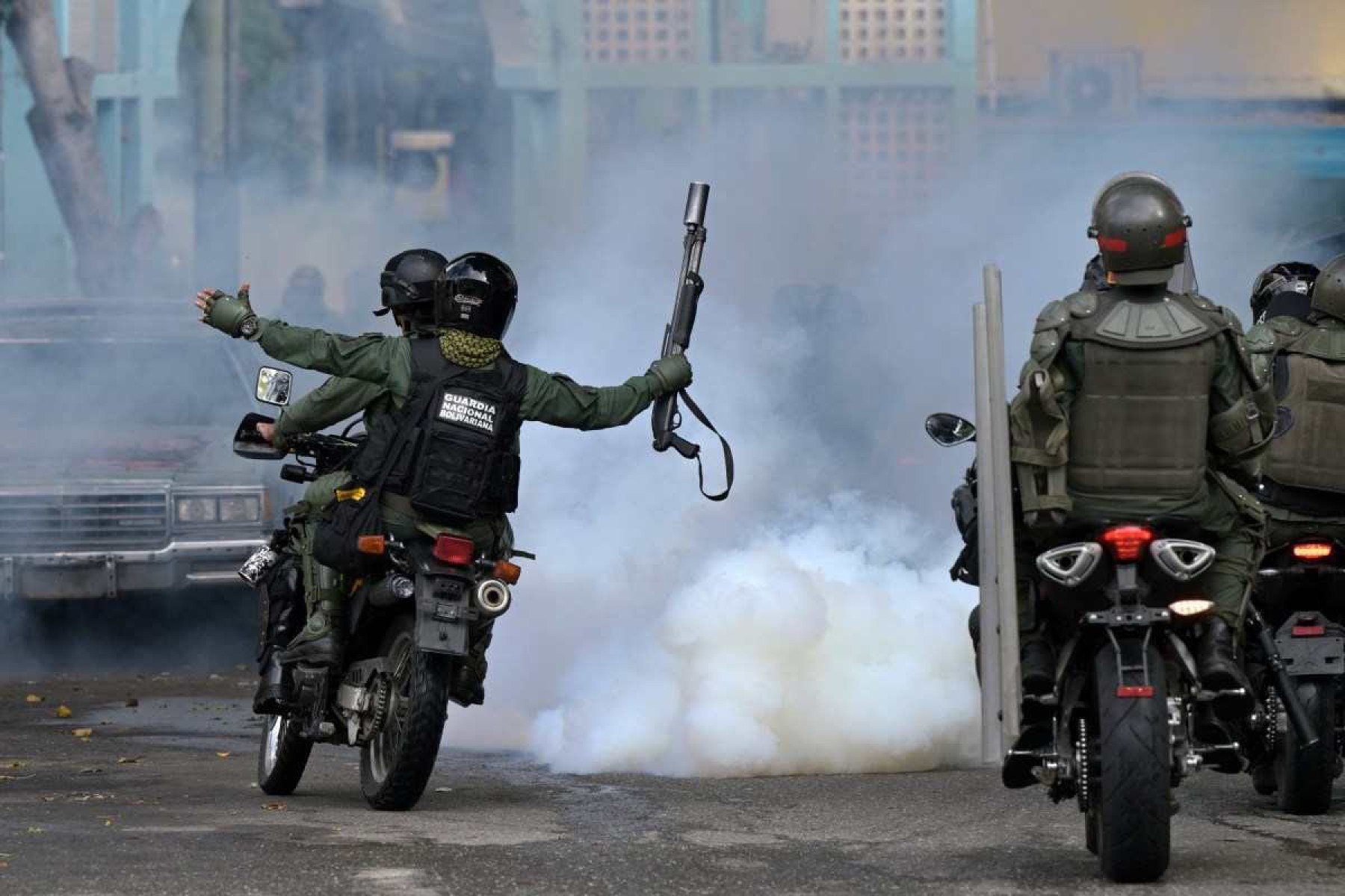 Alexandre Garcia: Maduro mostra aos ingênuos que  ditador não sai no voto