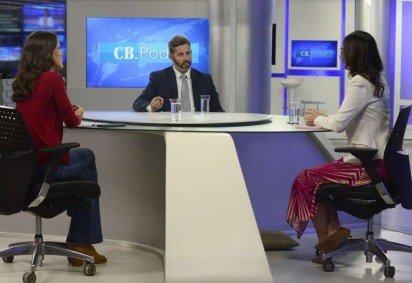 Leandro Grass, presidente do Iphan, conversa com as jornalistas Mariana Niederauer (E) e Samanta Sallum, no CB.Poder -  (crédito:  Marcelo Ferreira/CB/D.A Press)