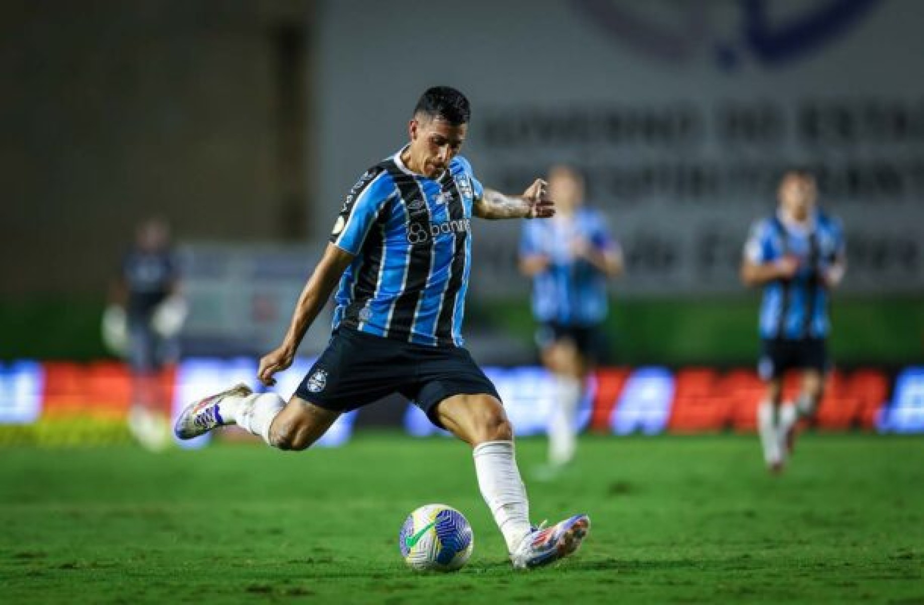 Grêmio recebe oferta milionária da Arábia Saudita por Cristaldo