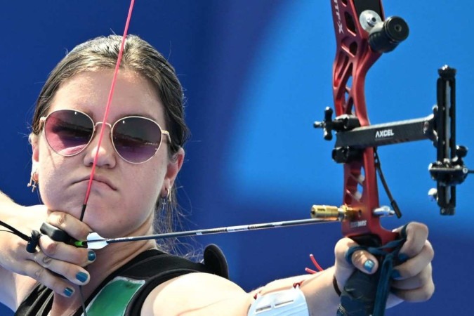 Ana Luiza Sliachticas Caetano avança na competição do Arco individual feminino em Paris 2024 -  (crédito: Punit Paranjpe/AFP)