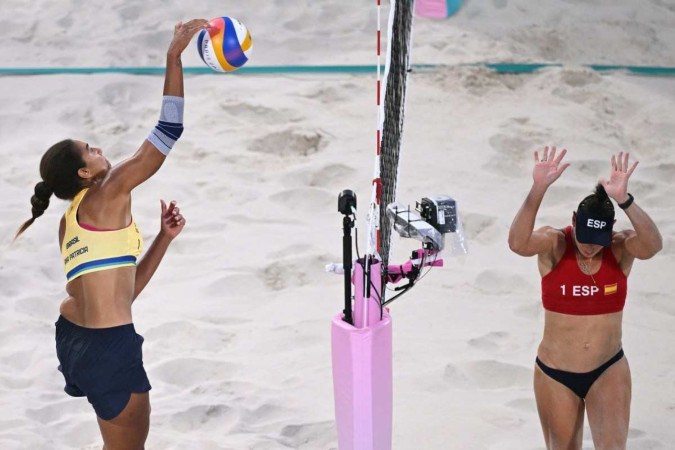 Ana Patrícia foi soberana na vitória do Brasil por 2 x 0 contra a Espanha no vôlei de praia  -  (crédito: AFP)