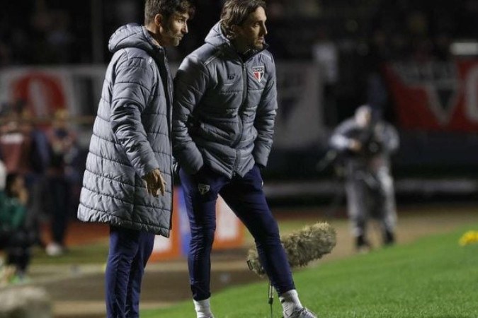 Zubeldía dando instruções na partida contra o Goiás -  (crédito: Créditos: Paulo Pinto / Saopaulofc)