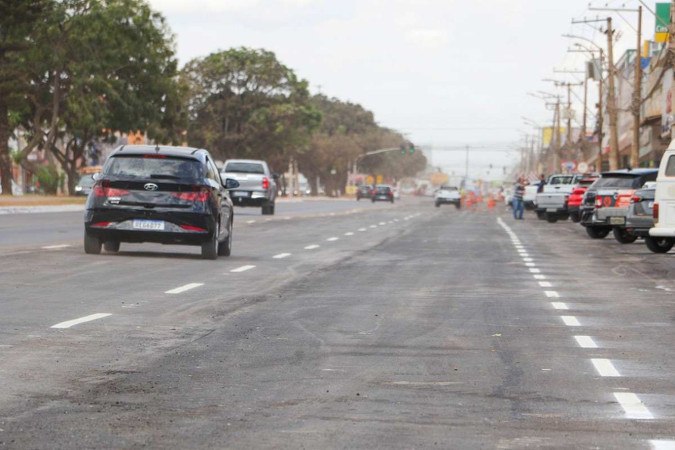 Empresa vai indenizar proprietário de veículo por danos causados por buraco em via pública -  (crédito:  RENATO ALVES)