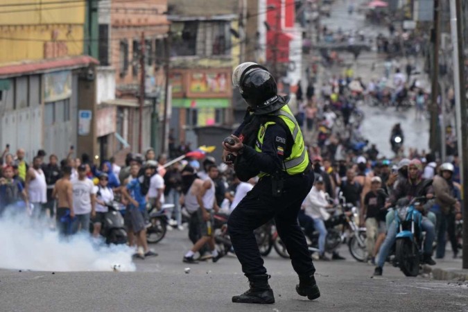 Manifestações foram registradas em várias regiões da capital Caracas -  (crédito: YURI CORTEZ / AFP)