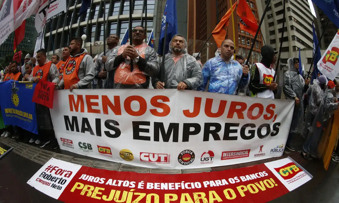 Centrais sindicais unem-se em protesto contra alta da taxa de juros -  (crédito: EBC)