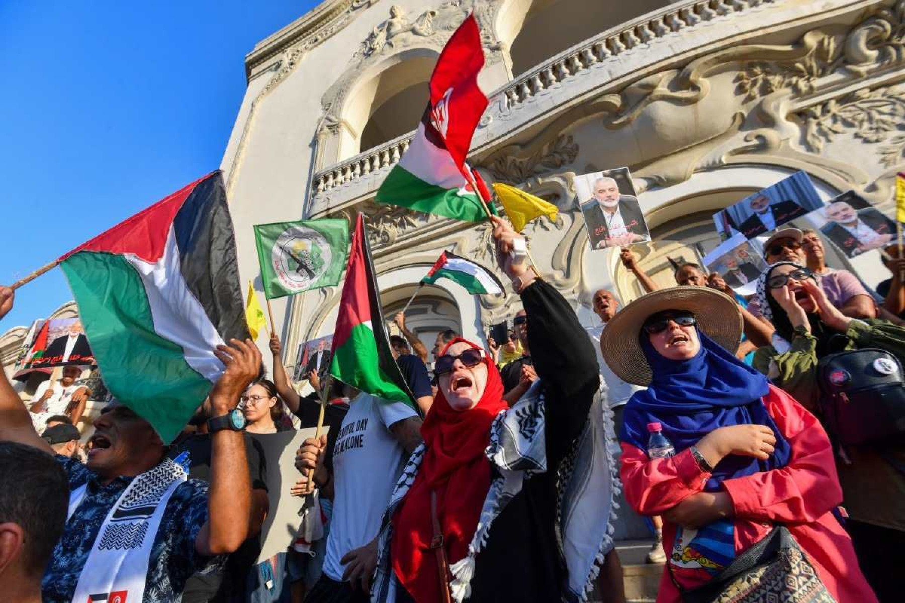 Mulher é multada por entoar um controverso slogan de apoio aos palestinos