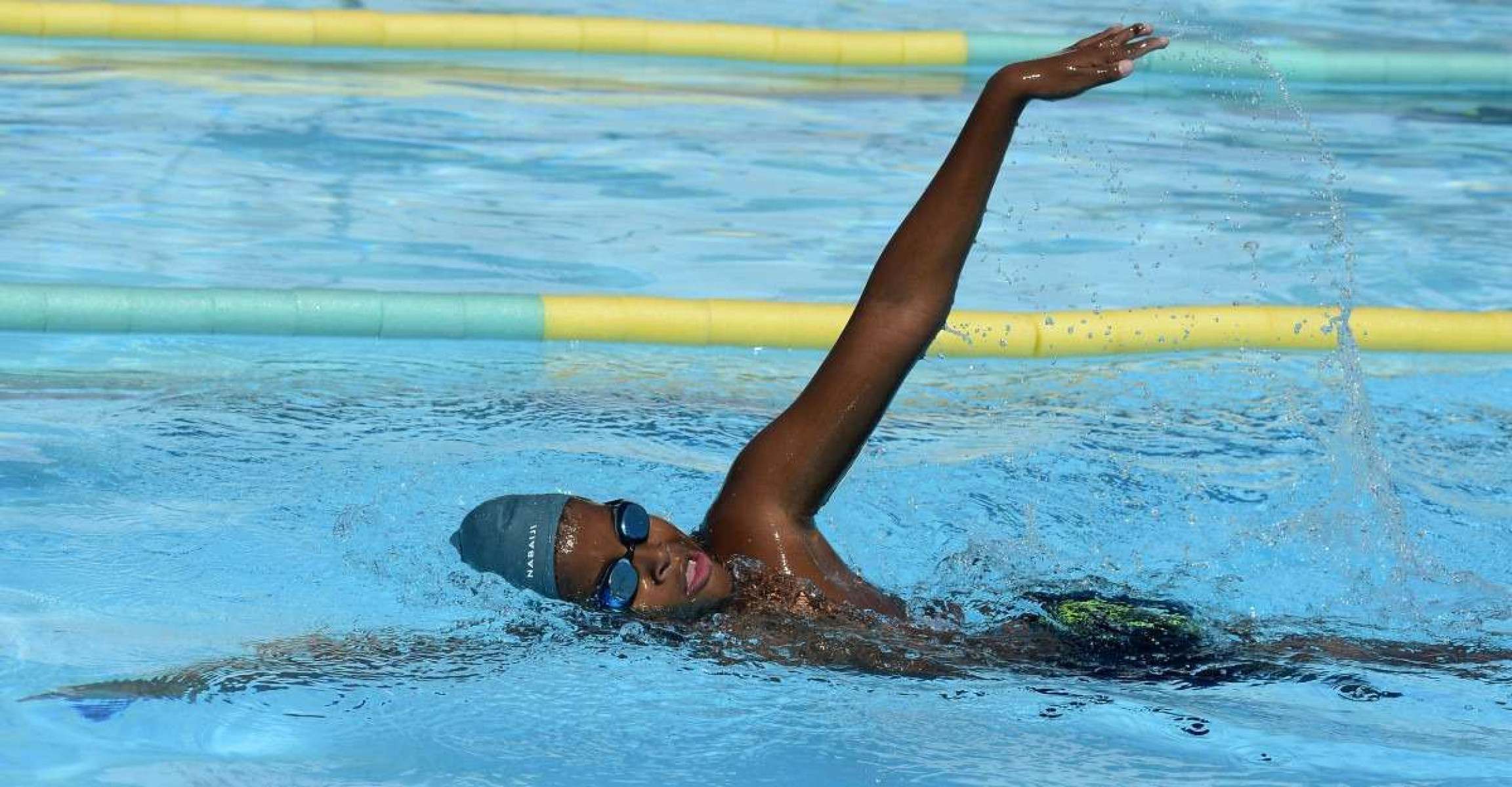 Adryan Eduardo do Santos, 12 anos, é uma das promessas da natação brasiliense. Em novembro, irá a São Paulo, para a etapa nacional das Paralimpíadas Escolares