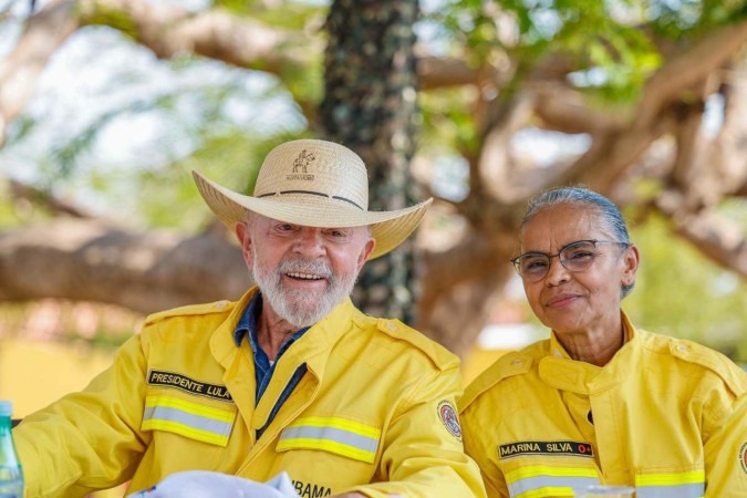 O presidente Lula e a ministra do Meio Ambiente, Marina Silva, acompanharam as ações de combate às queimadas do Pantanal em Corumbá -  (crédito: Ricardo Stuckert)