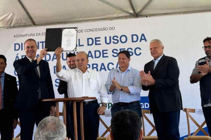 Com a assinatura, o Sesc-DF obtém não só a concessão e o direito de uso do espaço por mais 30 anos, como também o direito de preferência para a compra do terreno após esse período -  (crédito: Letícia Guedes )