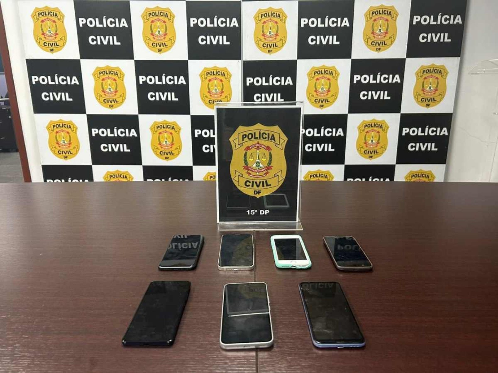 Polícia prende homem suspeito de receptação de celulares