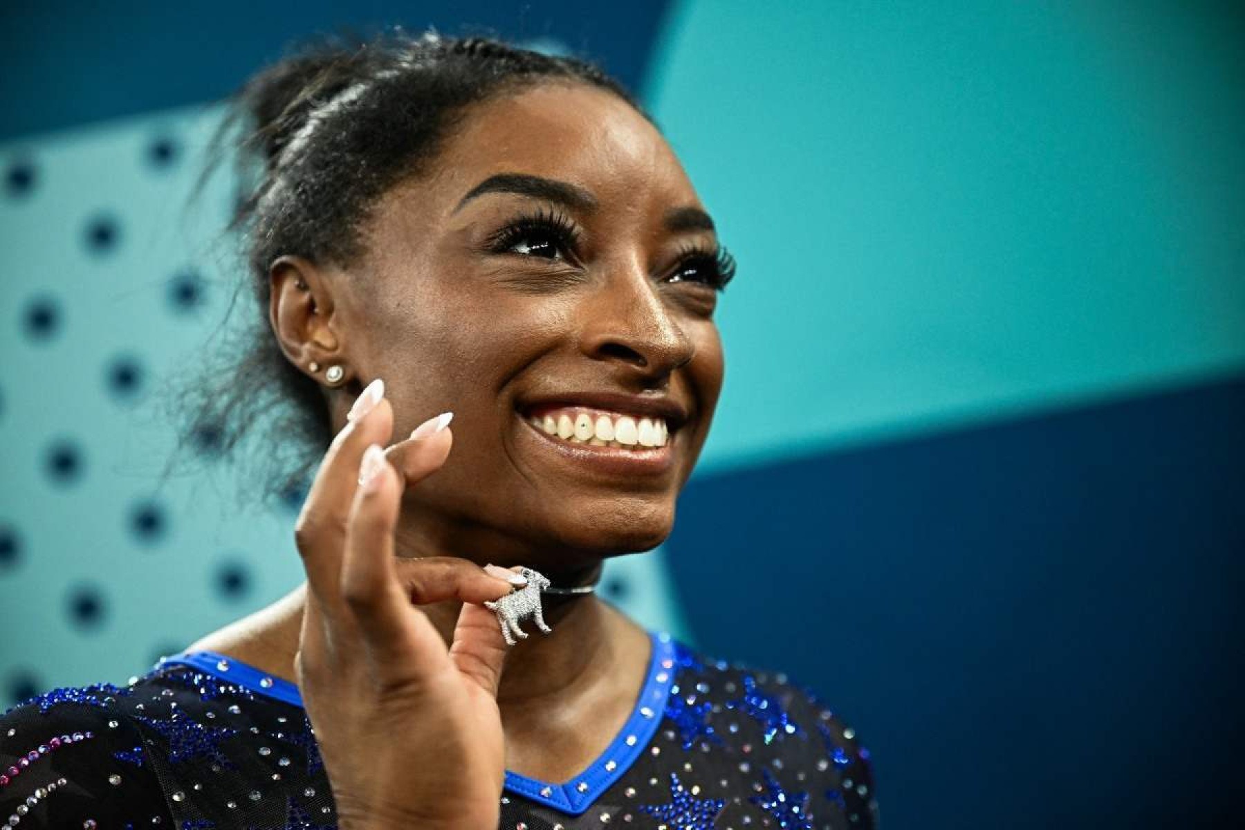 Simone Biles usa amuleto da sorte em competições; saiba o significado