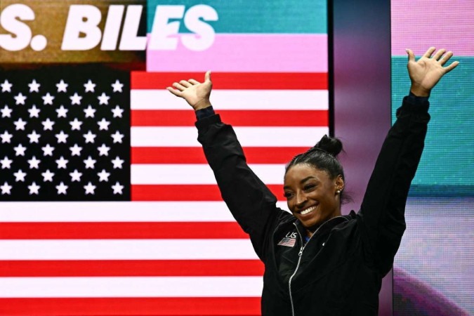 Em agosto, Biles já havia dado indícios de que não repetiria o movimento em sua próxima competição -  (crédito: Loic VENANCE / AFP)