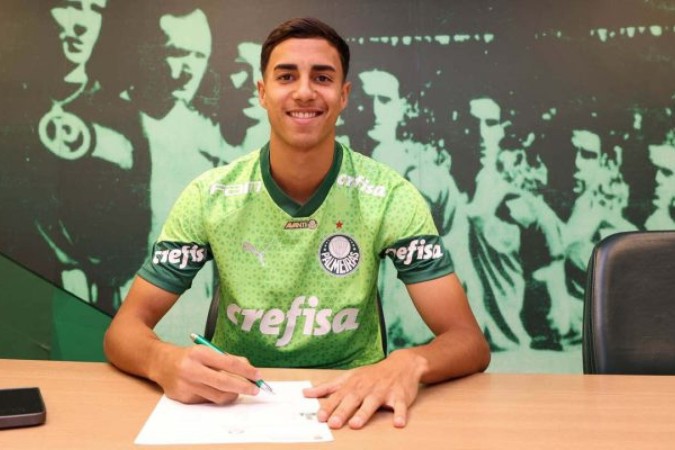 Vitor Reis assinou contrato até dezembro de 2028  -  (crédito: Foto: Cesar Greco/Palmeiras)