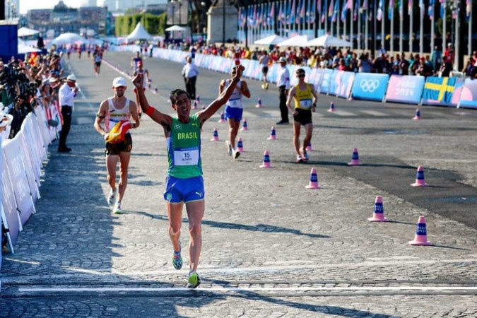  Caio Bonfim, medalha de prata na marcha atlética 20km nos Jogos Olímpicos Paris 2024. Local: Trocadero / Torre Eiffel. Data: 01.08.2024. Foto: Abelardo Mendes Jr
     -  (crédito: Fotos: Abelardo Mendes Jr; @abelardomendesjr)